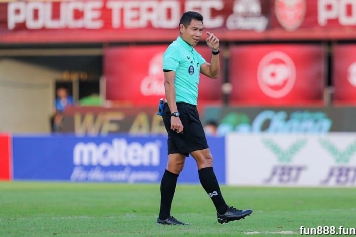 best football referees abhisit onrak