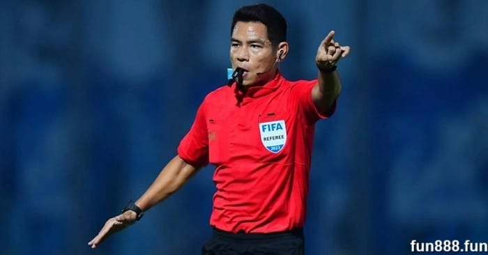 best football referees siwakon phuudom